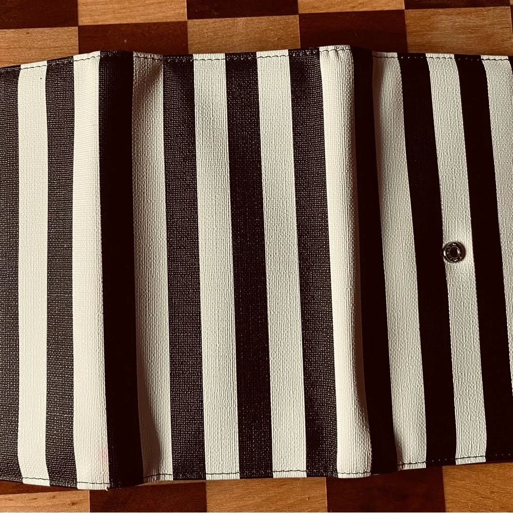 EUC Black / White Striped Loungefly Snow White Poisoned Apple Purse / Wallet - Picture 6 of 15